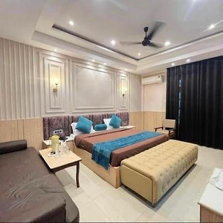 Hotel Shane Avadh , Ayodhya Екстериор снимка
